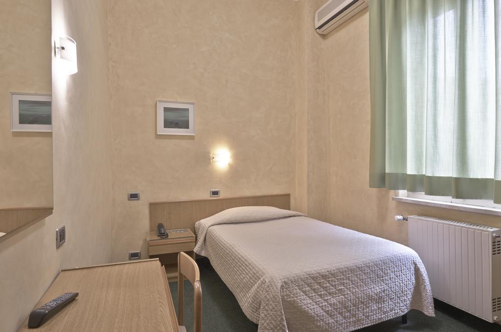 Hotel Valentini Inn Foligno Værelse billede