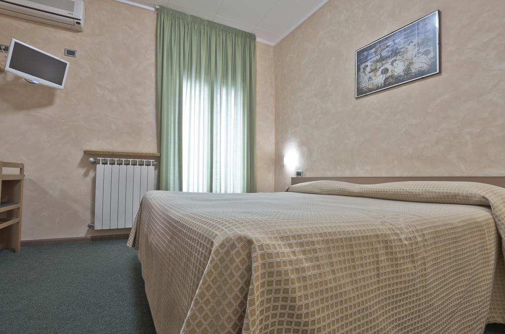 Hotel Valentini Inn Foligno Værelse billede
